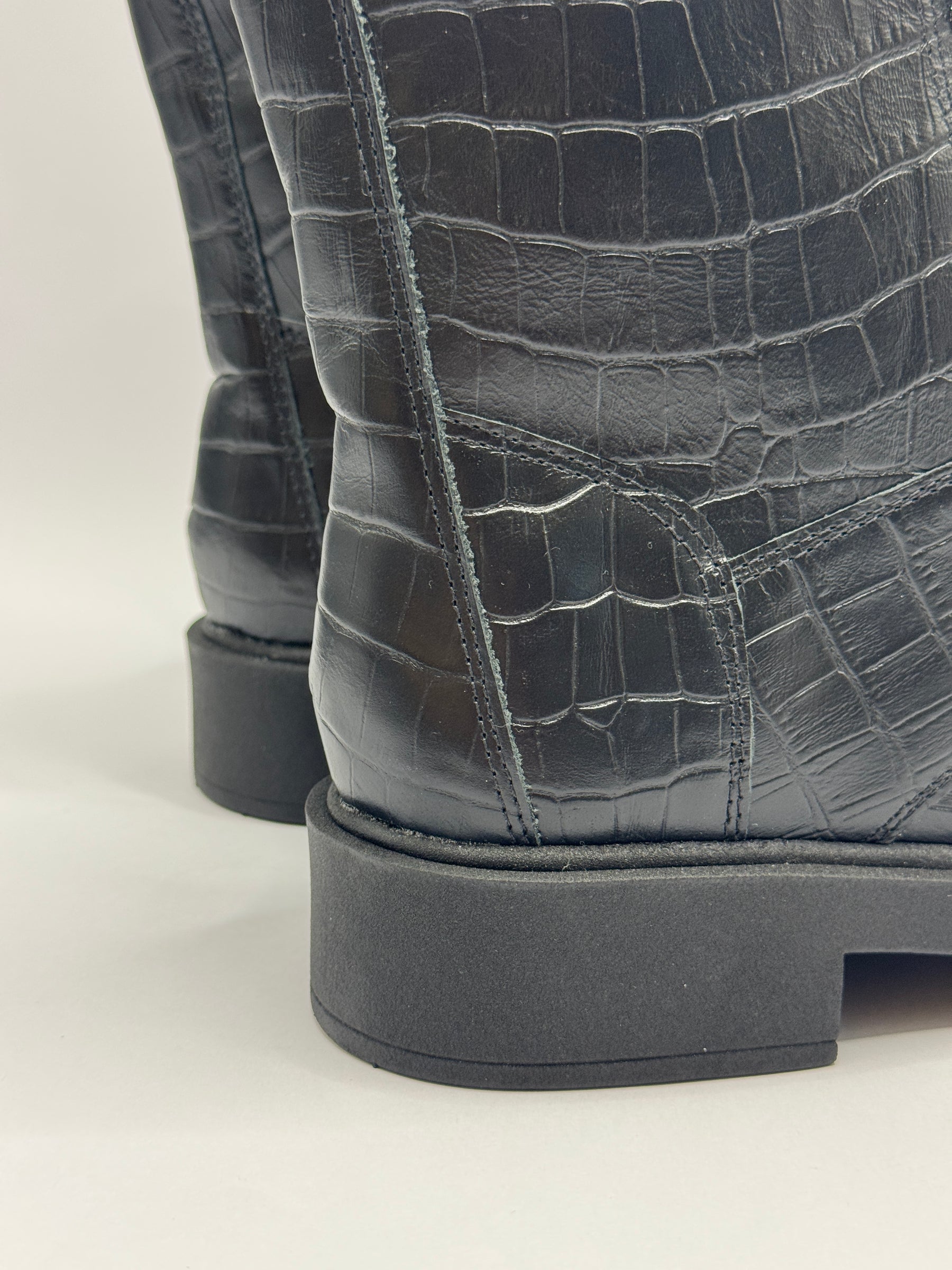 Coturno Preto Croco - Claudia Albuquerque Shoes