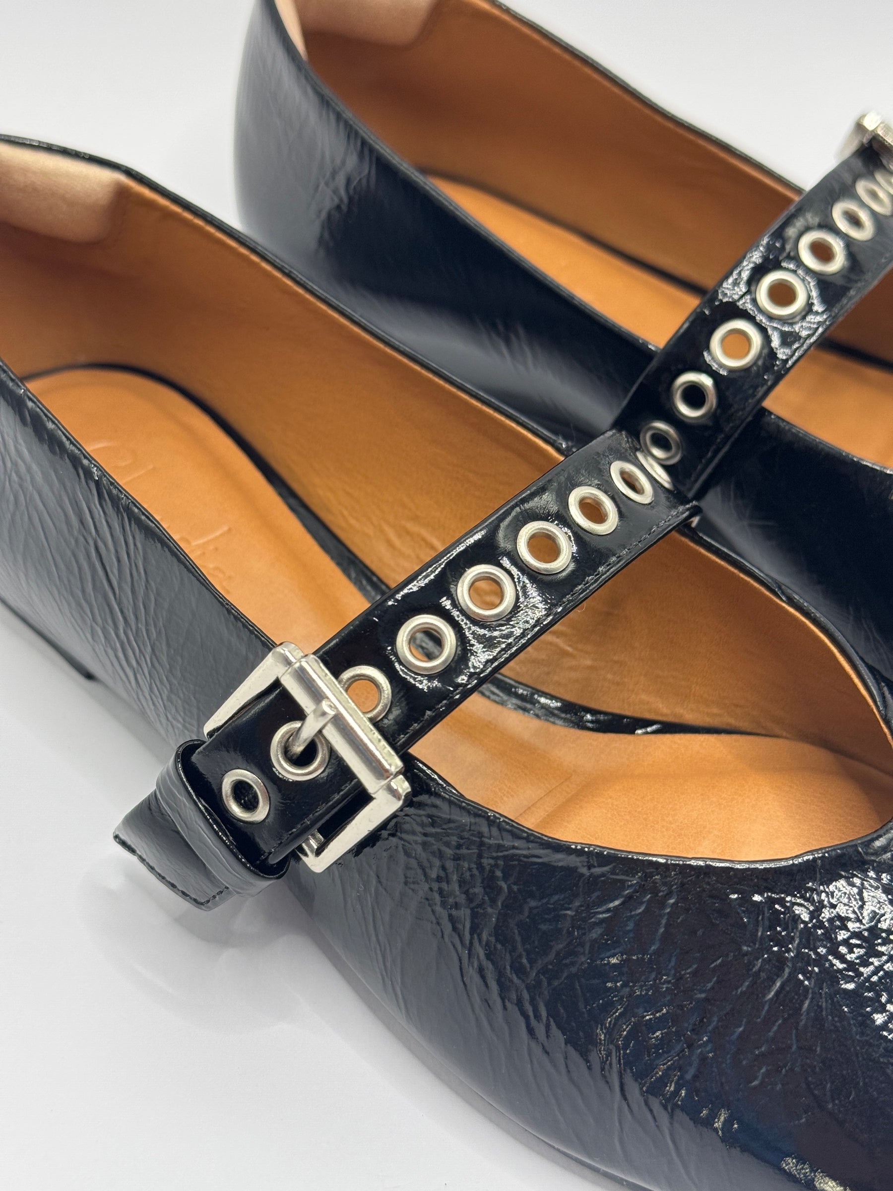 Sapatilha Verniz Preta - Claudia Albuquerque Shoes