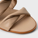 Sandália Twist Lace Knot Salto Bloco Couro Bege GInger - Carrano