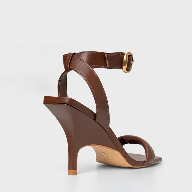 Sandália Tira Puffy Salto Fino Couro Marrom Brunette - Carrano