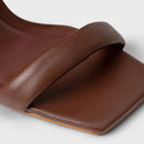 Sandália Tira Puffy Salto Fino Couro Marrom Brunette - Carrano