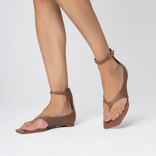 Sandália Flat Thong Bold Couro Marrom Mocha - Carrano