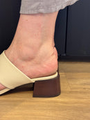 Tamanco Off White Salto de Madeira - Claudia Albuquerque Shoes