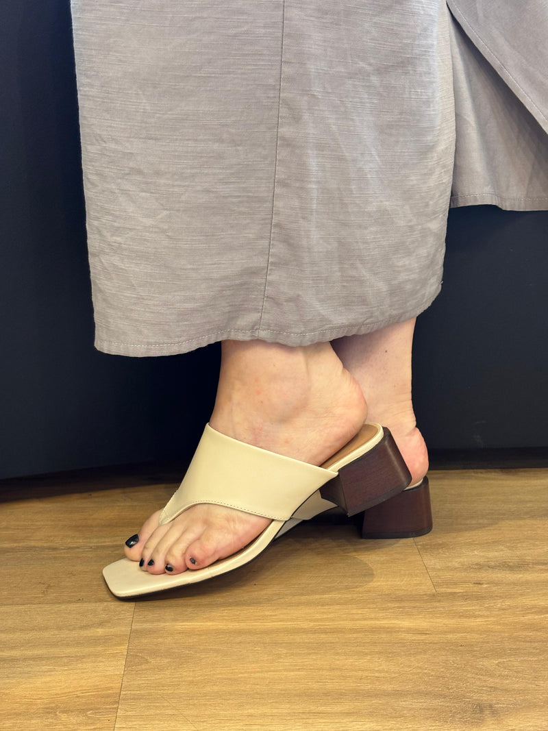 Tamanco Off White Salto de Madeira - Claudia Albuquerque Shoes