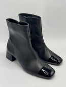 Bota Preta com detalhe em Verniz - Claudia Albuquerque Shoes