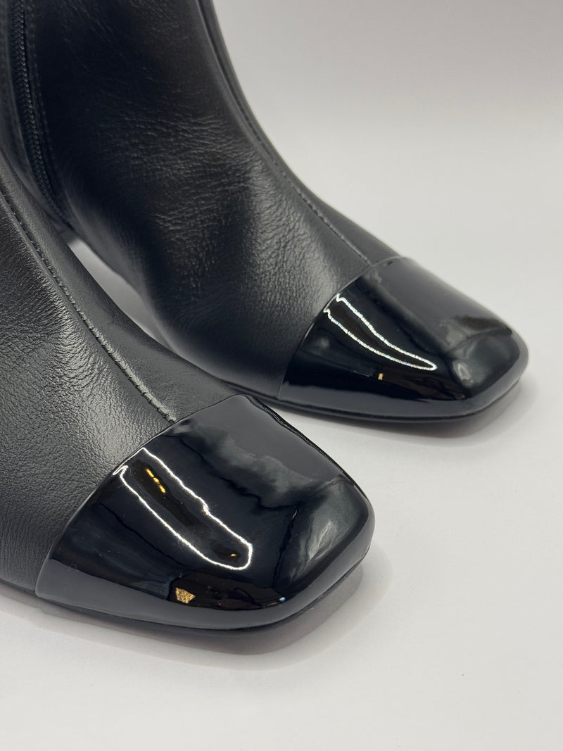 Bota Preta com detalhe em Verniz - Claudia Albuquerque Shoes