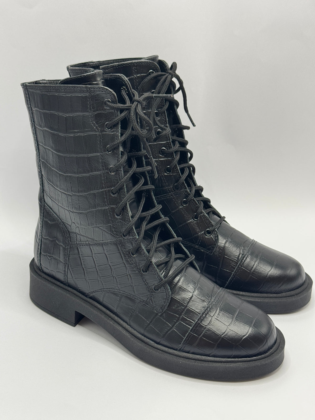 Coturno Preto Croco - Claudia Albuquerque Shoes