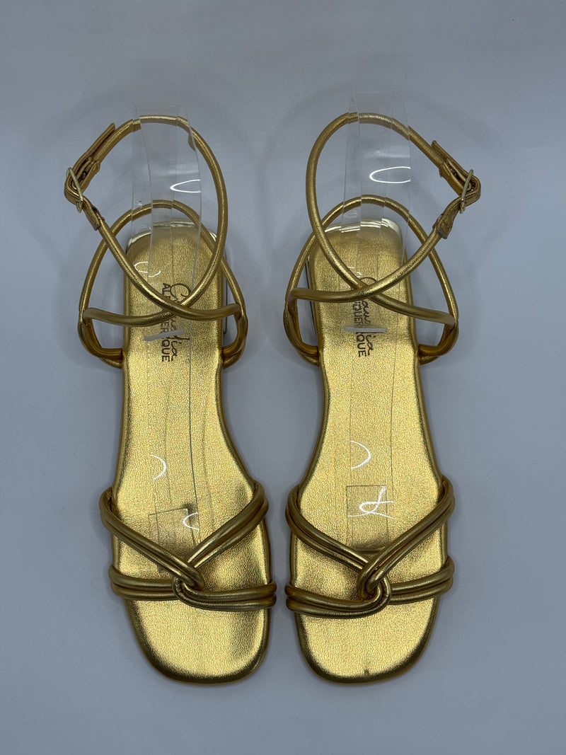 Sandália Rasteira Dourada - Claudia Albuquerque Shoes