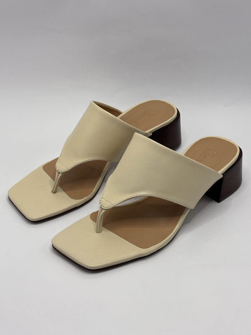 Tamanco Off White Salto de Madeira - Claudia Albuquerque Shoes