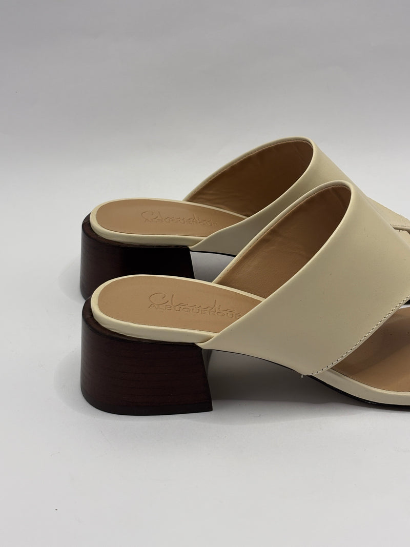 Tamanco Off White Salto de Madeira - Claudia Albuquerque Shoes