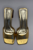 Tamanco Dourado com Salto de Madeira - Claudia Albuquerque Shoes