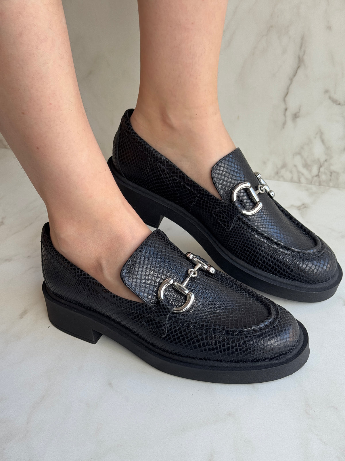 Loafer Preto Croco - Claudia Albuquerque Shoes