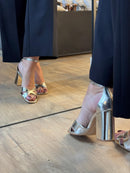 Sandália Glam Tiras Cruzadas Salto Bloco Couro Spechio Metalizado Champagne - Carrano